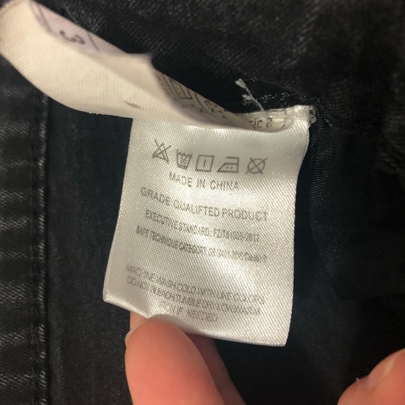 Black and gray men’s jeans with roses size 30. - Picture 9 of 10